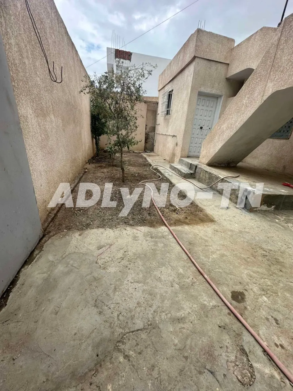 villa avec jardin s+3 dar Fadhal