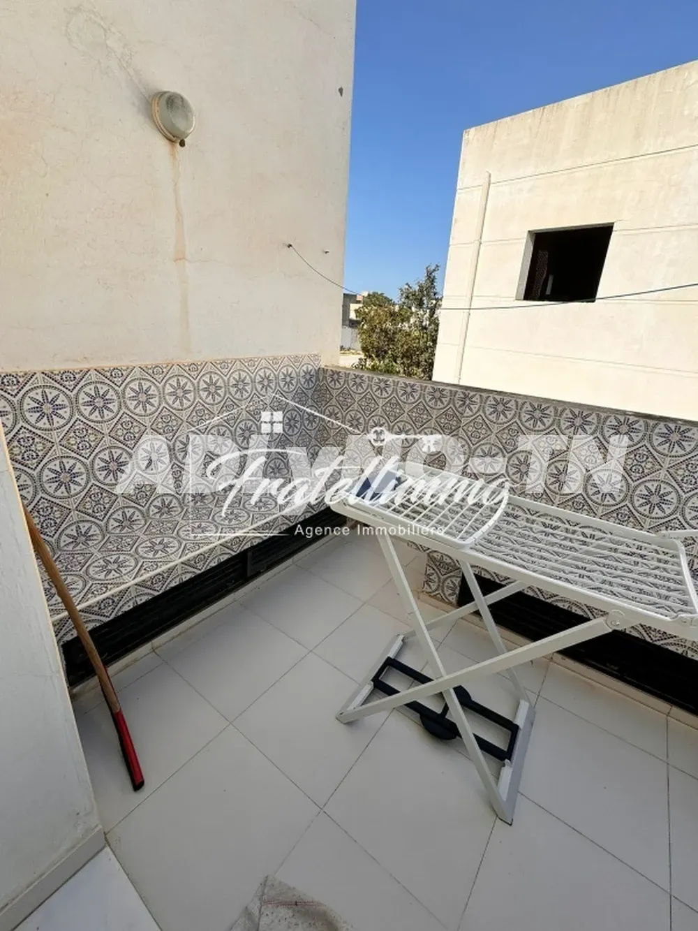 A LOUER MAGNIFIQUE ETAGE DE VILLA S+2 MEUBLE AIN ZAGHOUANE NORD