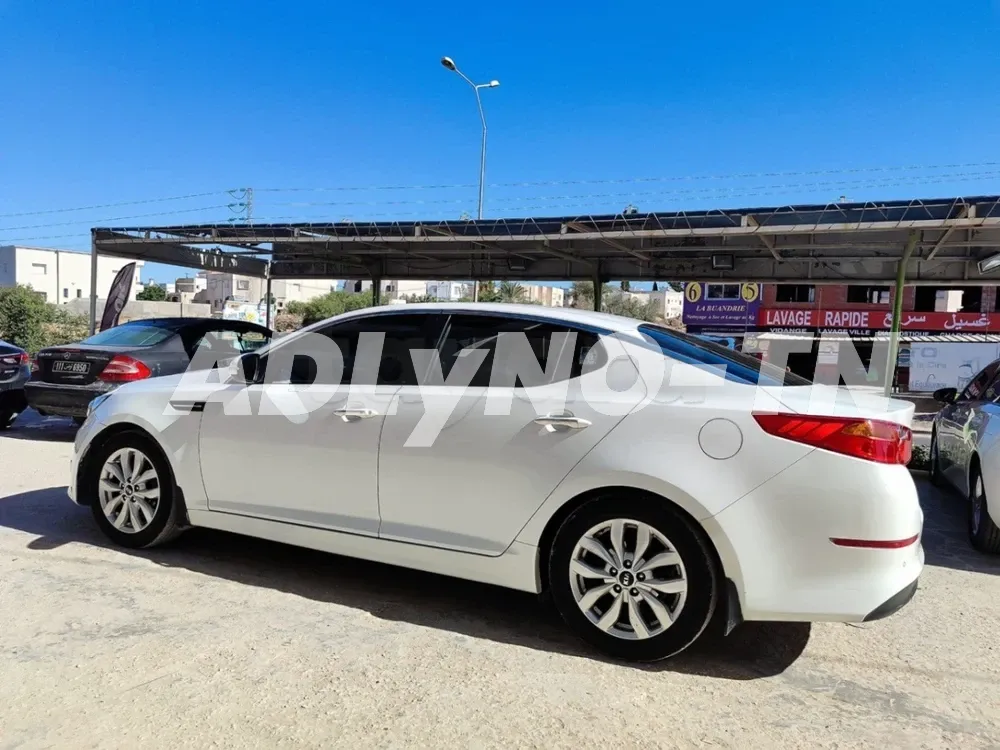 KIA OPTIMA BOITE AUTO ETAT TRÈS PROPRE TEL 22801802