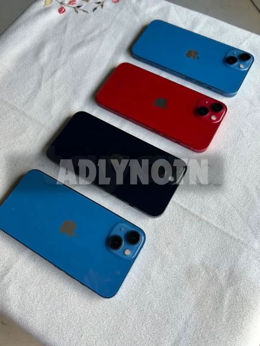 iPhone 13 128G/256G Bleu et Noire état neuf comme cacheté aucune rayure ni défaut peu servi importé validé sur sajalni jamais réparé avec le câble d'origine et facture boutique 256G batt 85% duos à 1750dt 128g batterie 94% a 1650d Tel 20172643