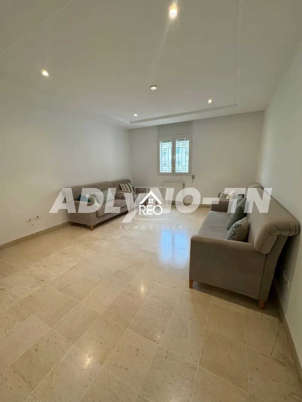 À Vendre : Un appartement S+4 situé à Jardin L'Aouina