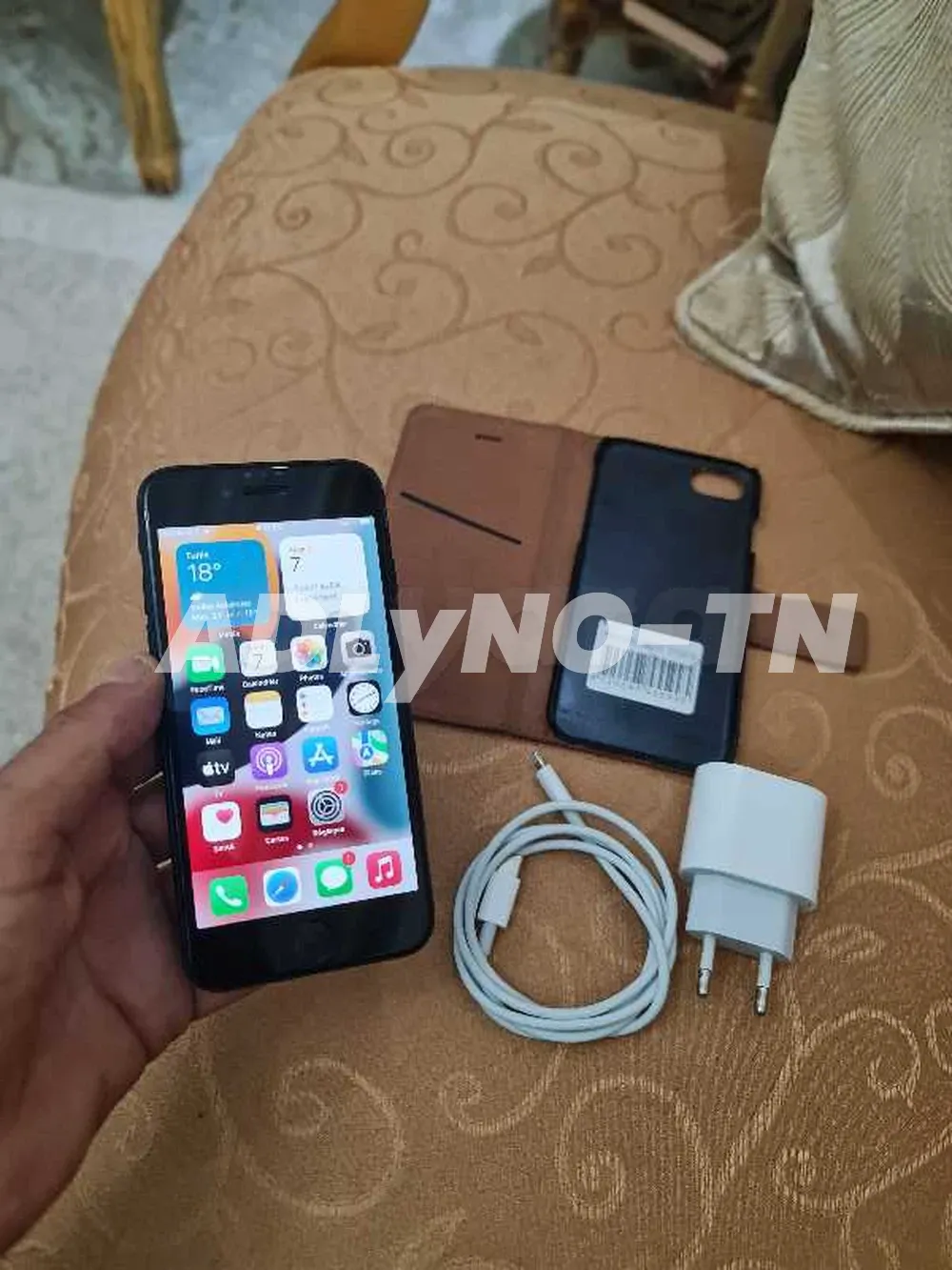  À vendre iPhone 15 pro 256 peu utilisé 