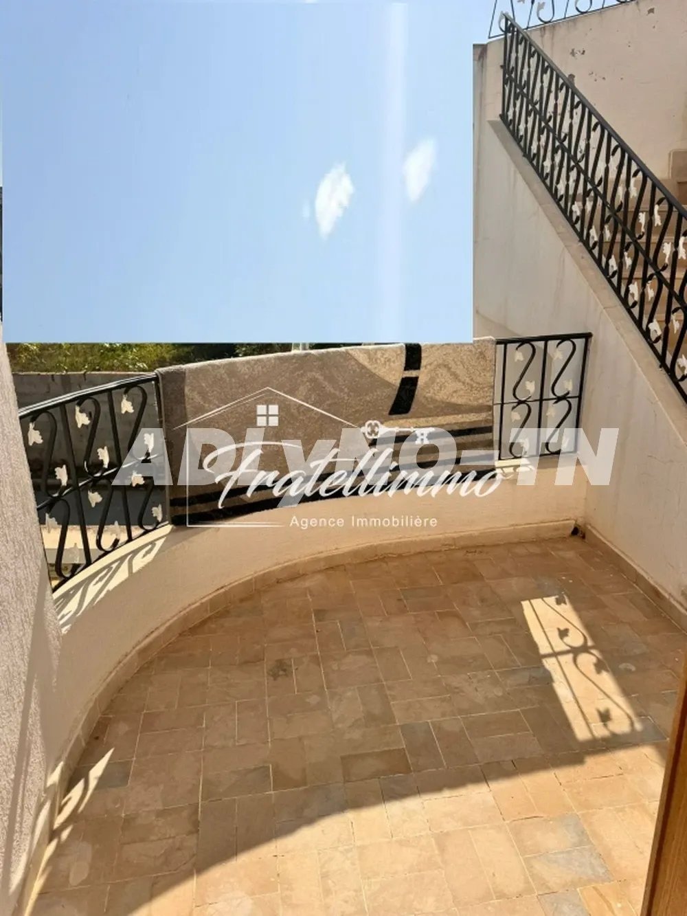 A LOUER MAGNIFIQUE ETAGE DE VILLA S+2 MEUBLE AIN ZAGHOUANE NORD