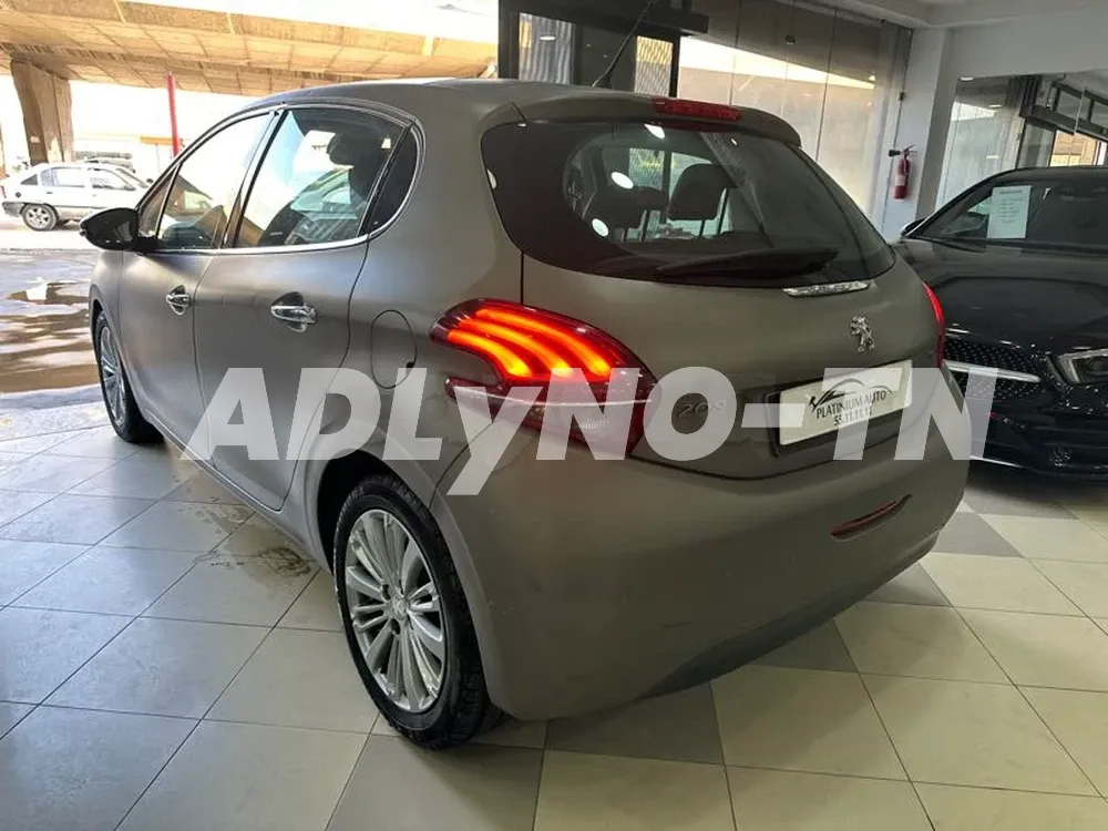 ? PEUGEOT 208 ?