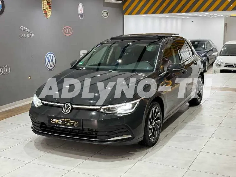 ? Volkswagen Golf 8 STYLE 1.5 BVA Toit Panoramique eTSI importée dernière série Full option ?