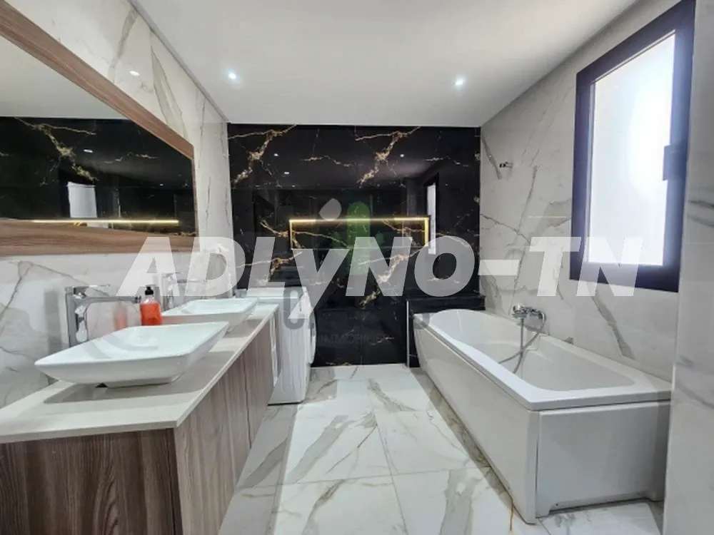 À vendre : Villa de 275 m² sur un terrain de 205 m² à Beni Khiar .