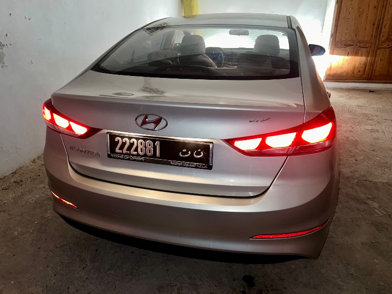 Hyundai ELANTRA Essence 2018