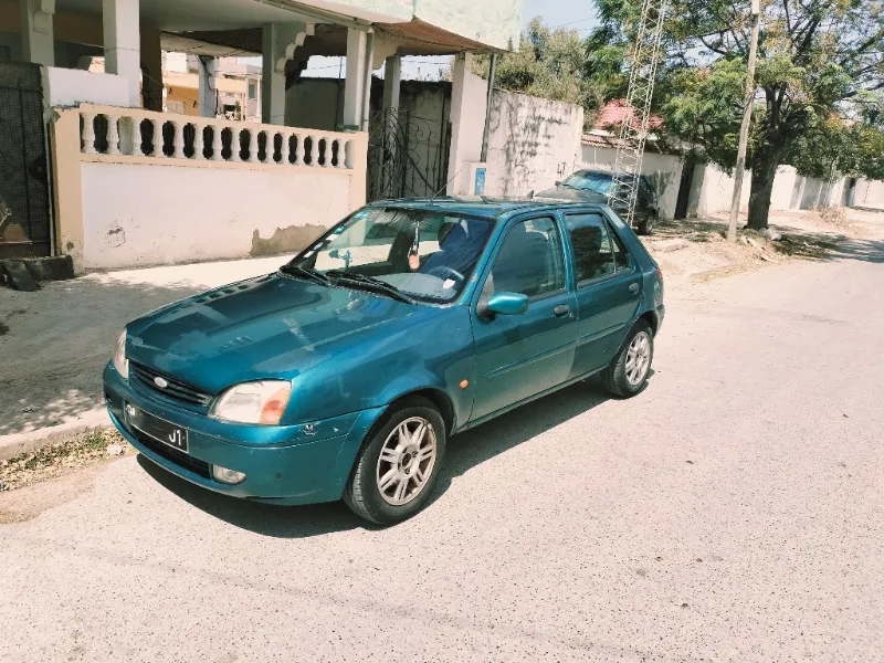 Ford FIESTA Essence 2001