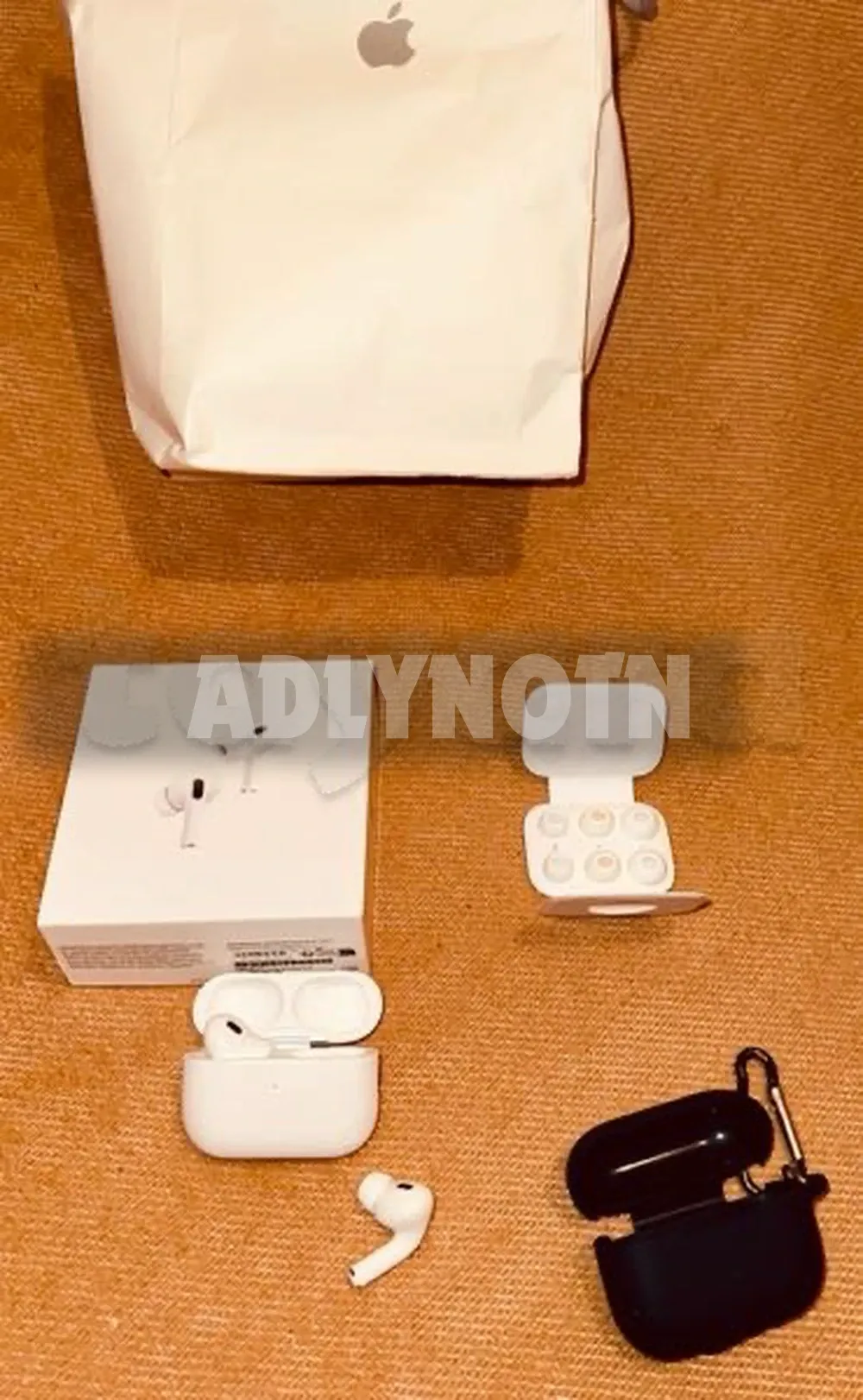 iphone 14 pro max + airpods pro 2 + apple watch series 8