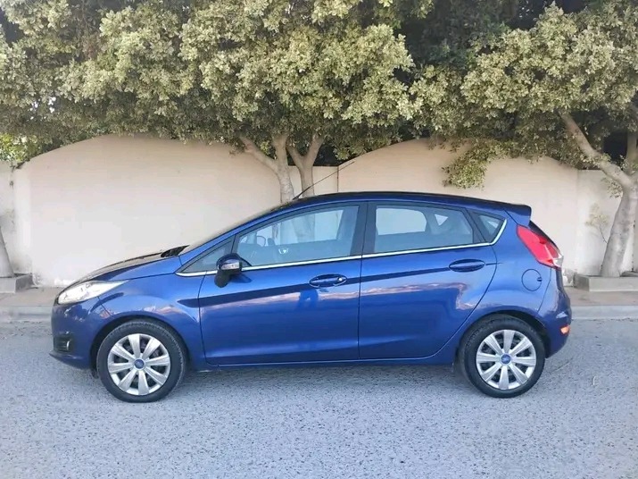 FORD FIESTA TITANIUM PREMIÈRE MAIN TRÈS PROPRE