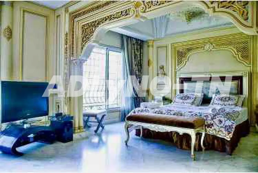 Une villa s+6 au Lac I