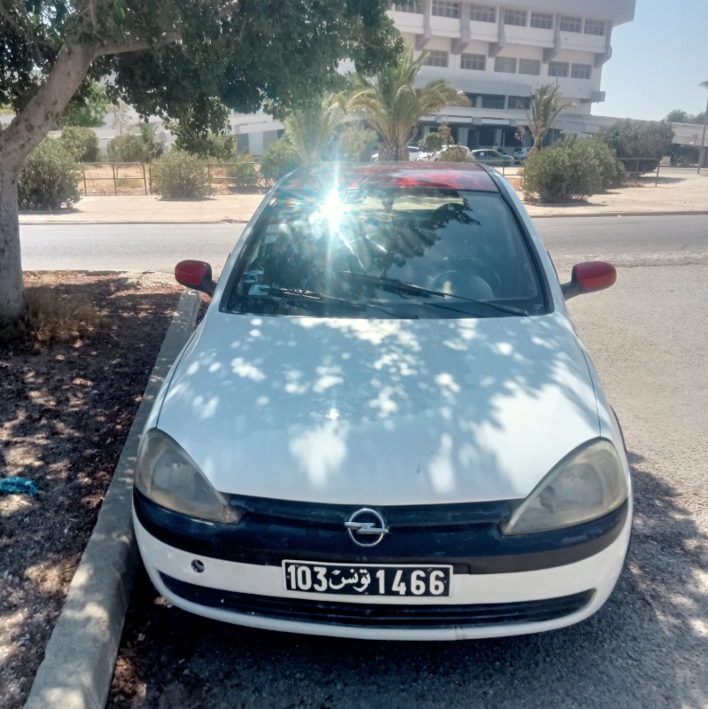 Opel Corsa Essence 2002