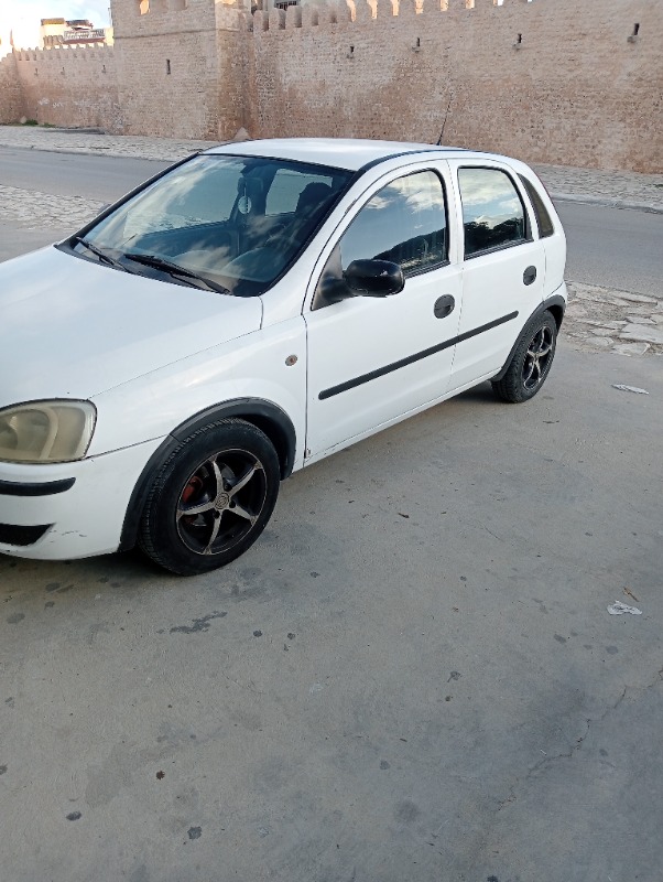 Opel Corsa Essence 2006