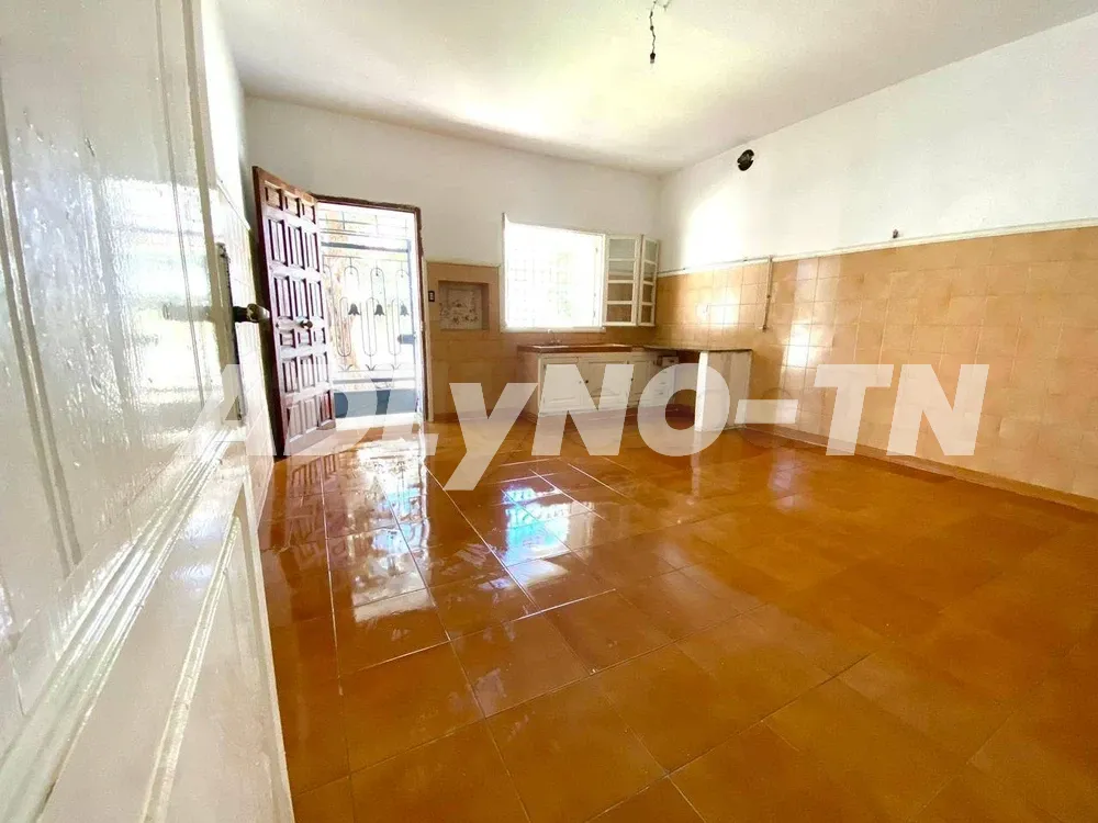 A vendre villa de 400 m² sur un terrain de 485 m² à Hammam Chatt