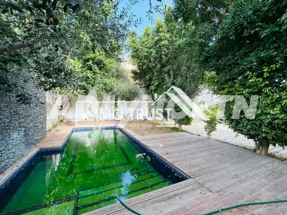 ?Villa S+3 avec jardin et piscine à La Soukra