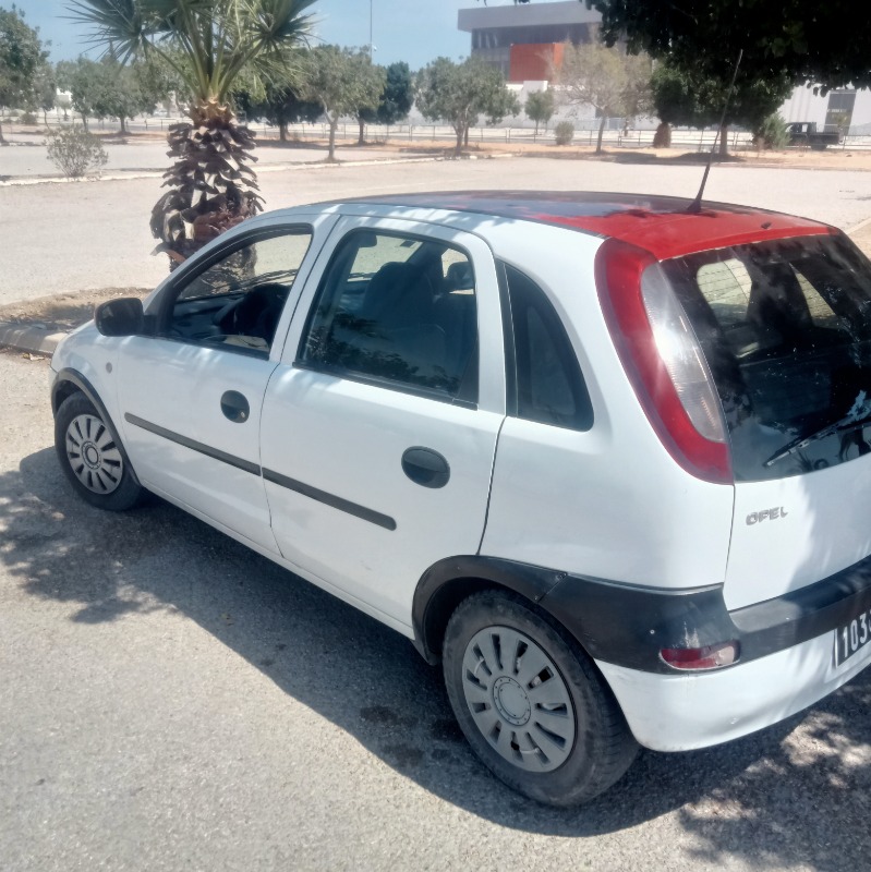 Opel Corsa Essence 2002