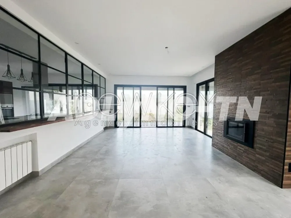 Une Villa indépendante S+4 à vendre à La Soukra