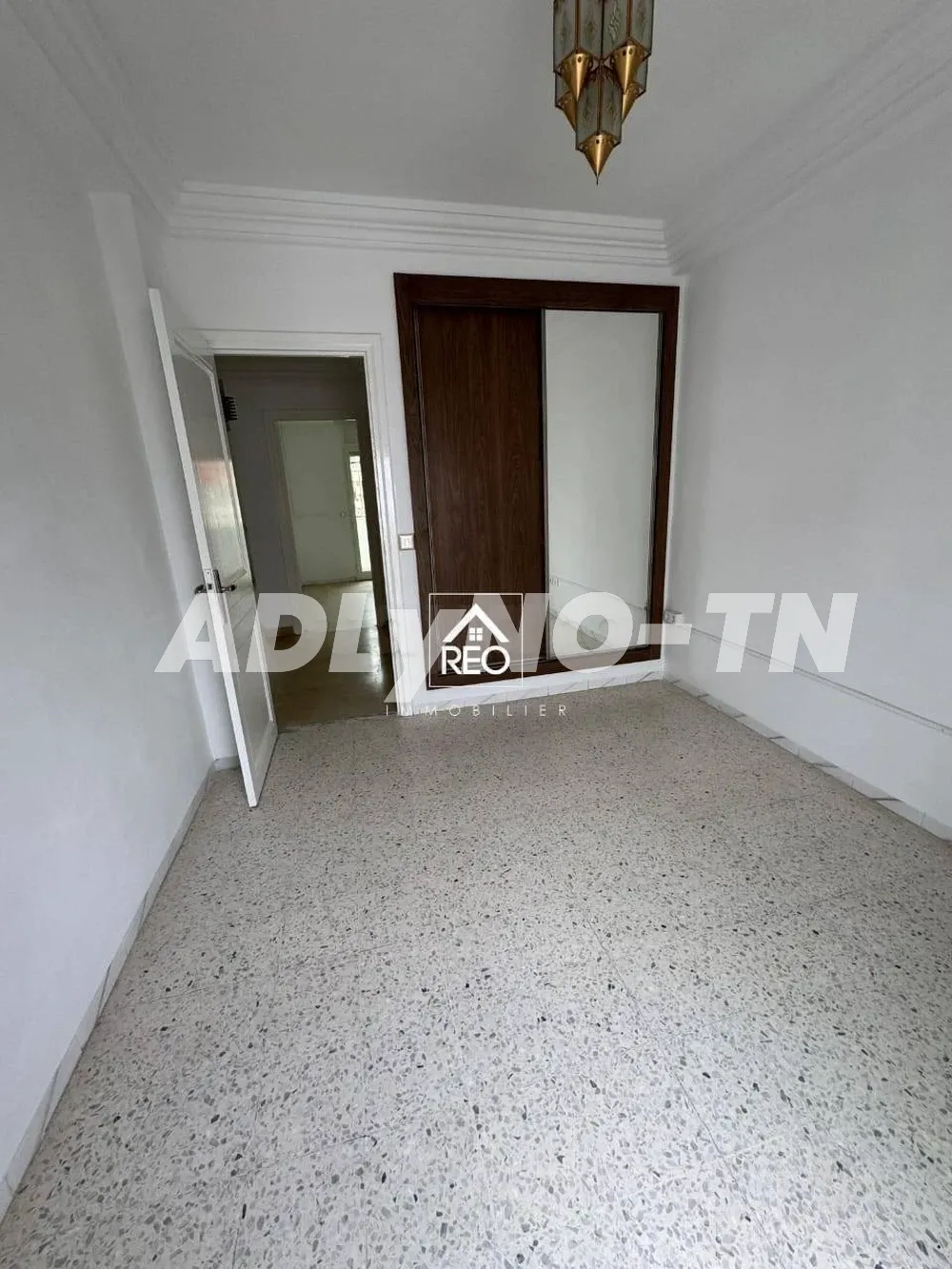 À Vendre : Un appartement S+4 situé à Jardin L'Aouina