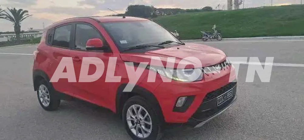 MAHINDRA KUV 100 PREMIÈRE MAIN EN EXCELLENT ÉTAT