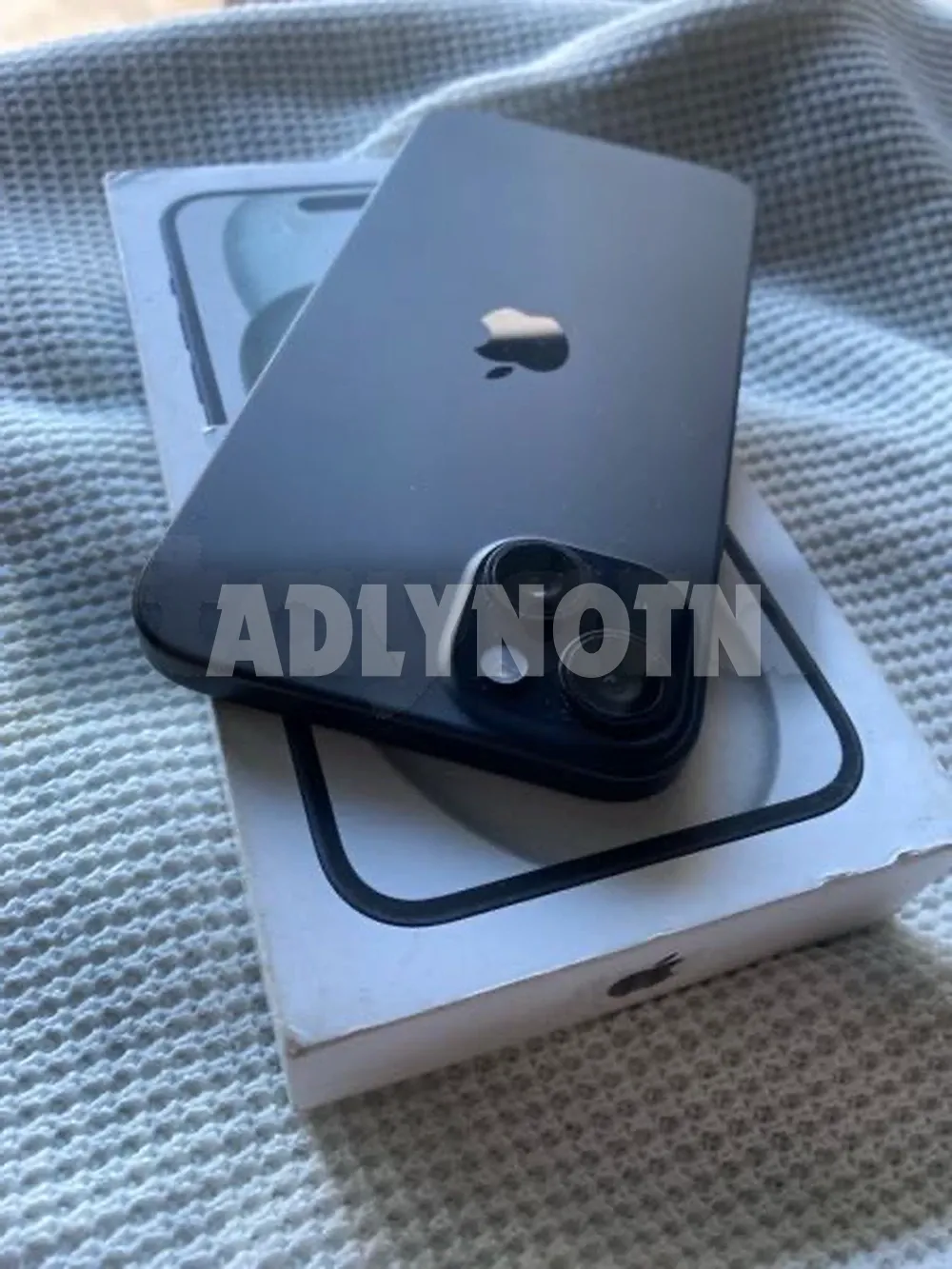 iPhone 15 Plus Noire 128G neuf comme cacheté Batt 100% cycle de charge 30 fois sous garantie Apple avec ces accessoires et facture boutique version Europe validé sur sajalni prix 2850 tel 58218744