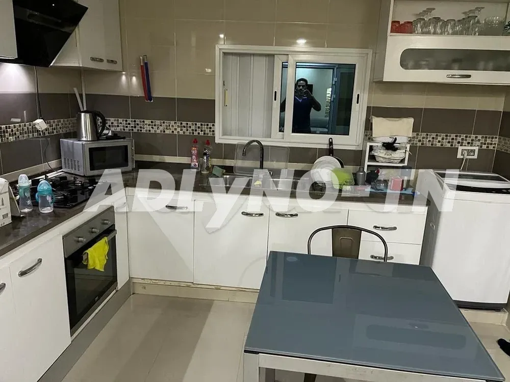 À vendre : Belle villa R+2 avec appartement mitoyen et garage