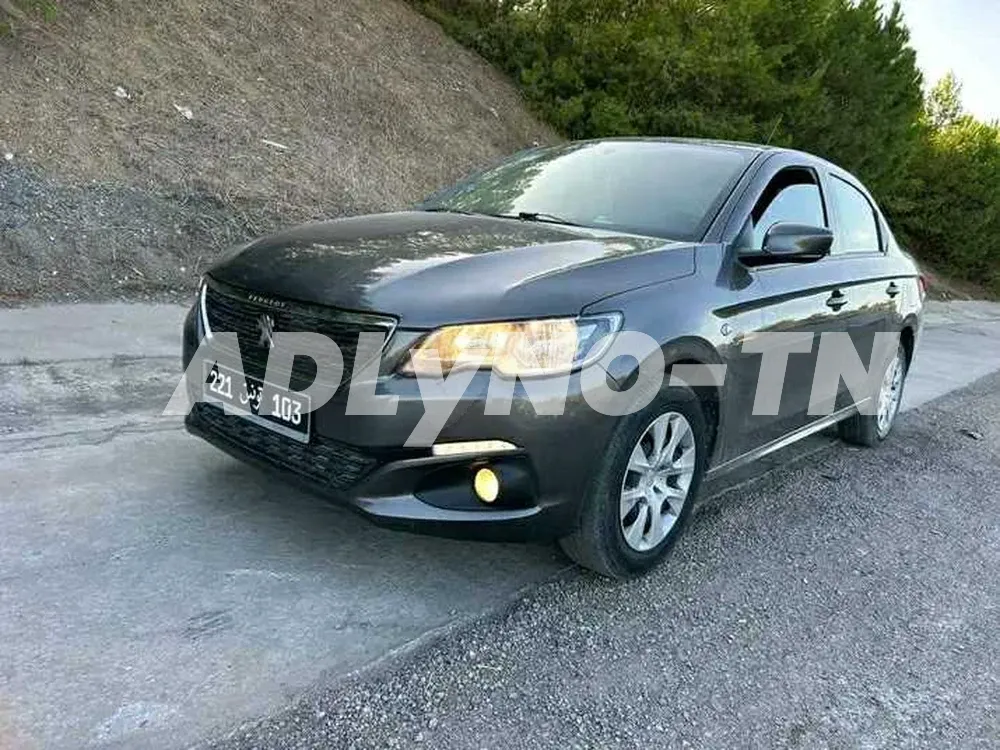 PEUGEOT 301 NOUVEAU MODÈL PREMIÈRE MAIN EN EXCELLENT ÉTAT