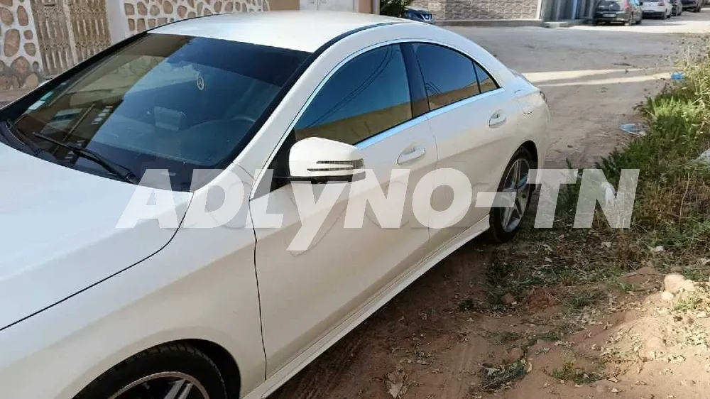 Belle Mercedes CLA 180 2016