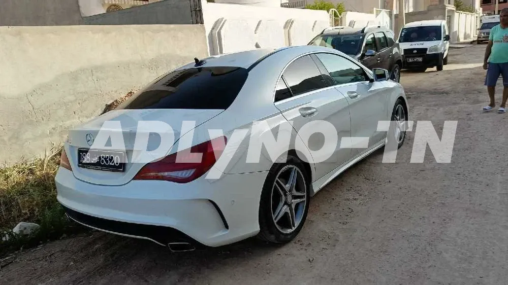 Belle Mercedes CLA 180 2016