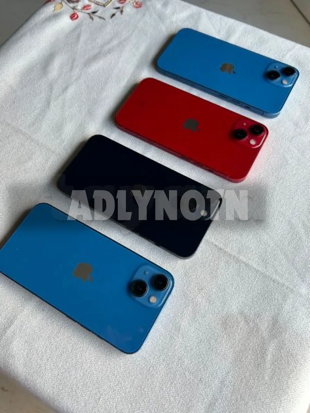 iPhone 13 128G/256G Bleu et Noire état neuf comme cacheté aucune rayure ni défaut peu servi importé validé sur sajalni jamais réparé avec le câble d'origine et facture boutique 256G batt 85% duos à 1750dt 128g batterie 94% a 1650d Tel 20172643