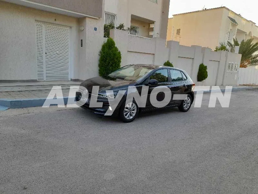  A vendre Toyota Corolla en excellent état Première main TEL 98.563.624 