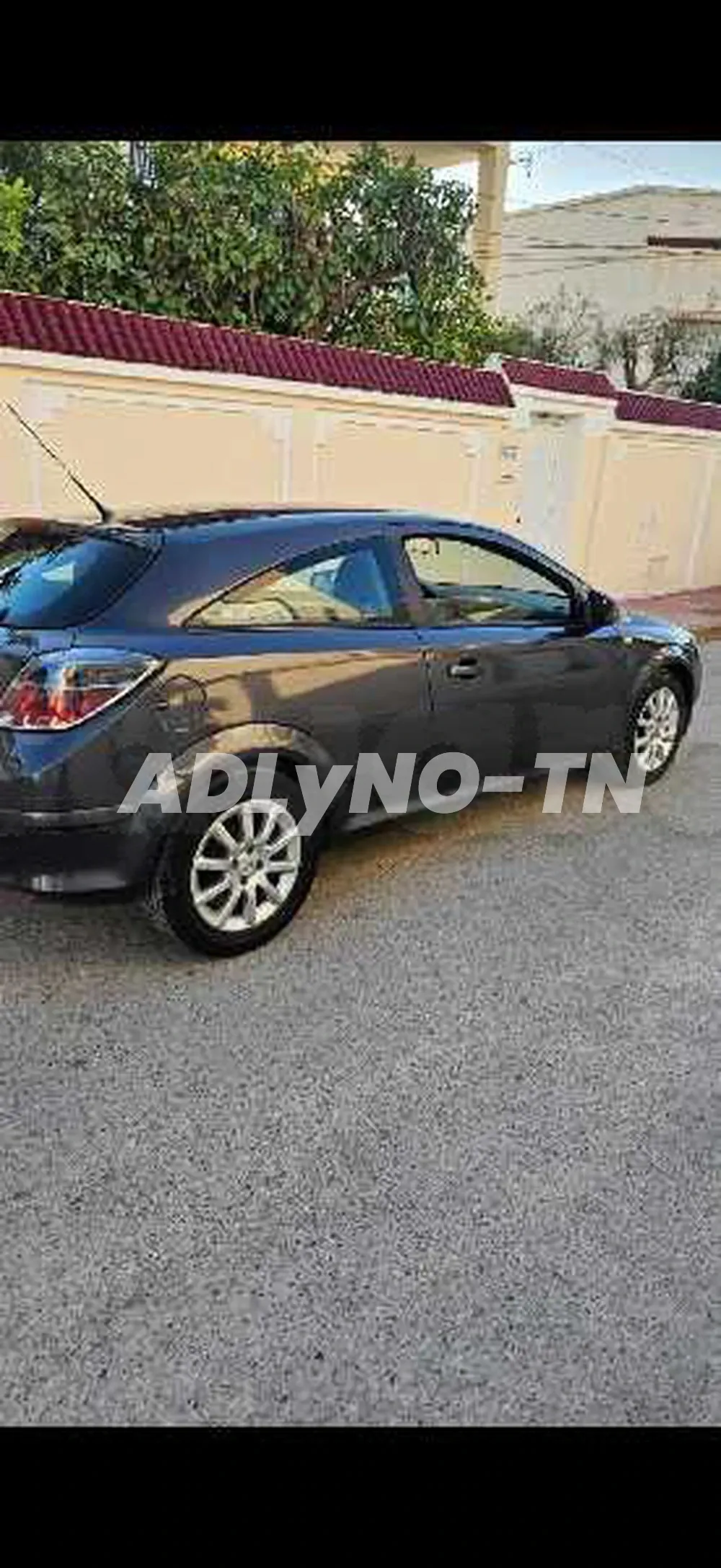 Une jolie opel astra h gtc 1.4 essence