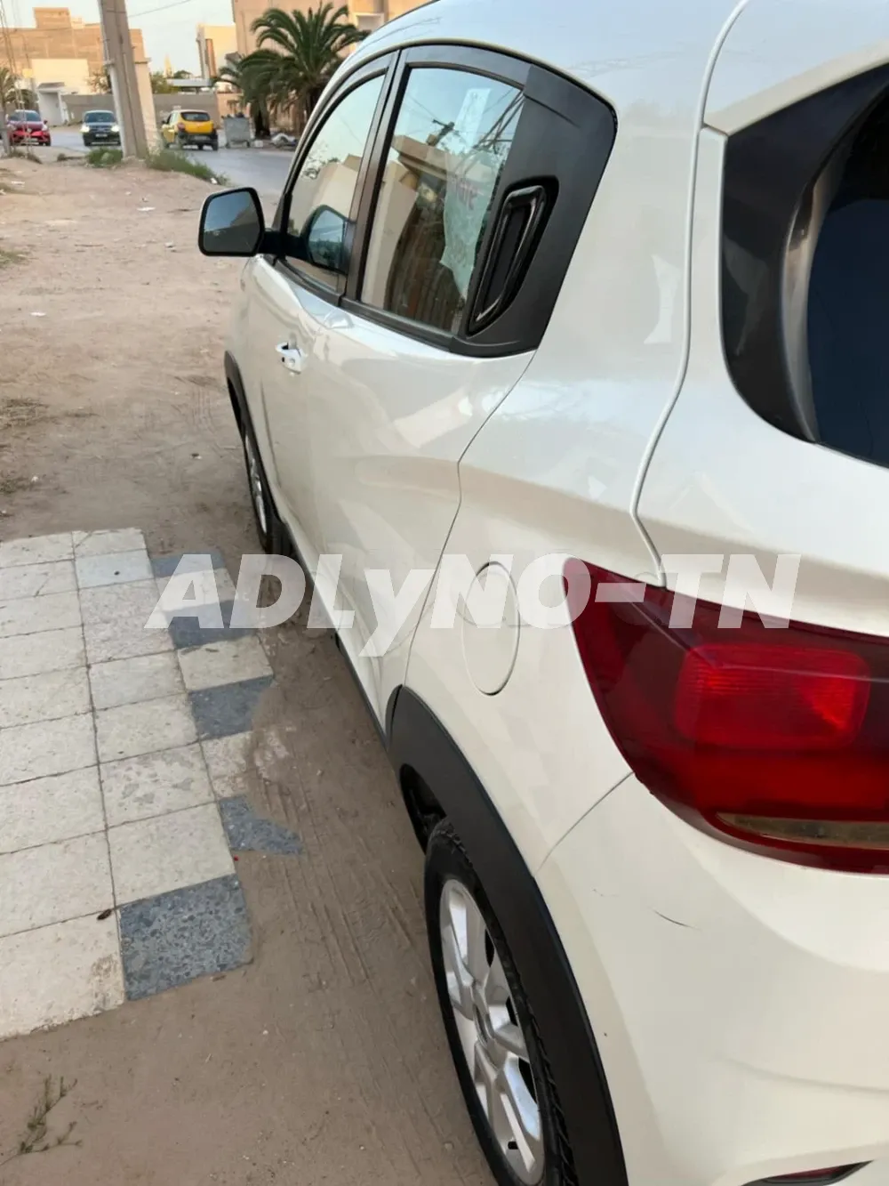 Mahindra Kuv 100 k8 tel 53176886