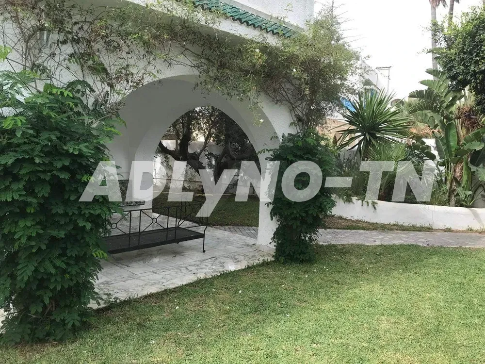 BELLE ET GRANDE VILLA A VENDRE A HAMMAMET NORD ZONE TOURISTIQUE