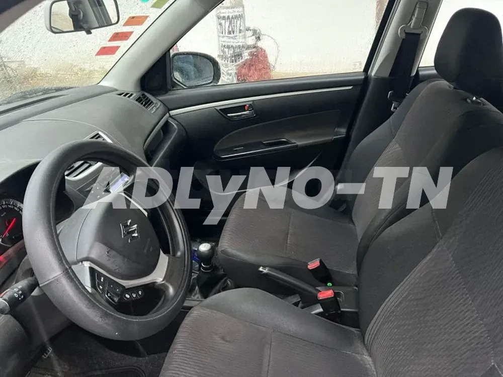 avendre voitur suzuki swift etat neuf