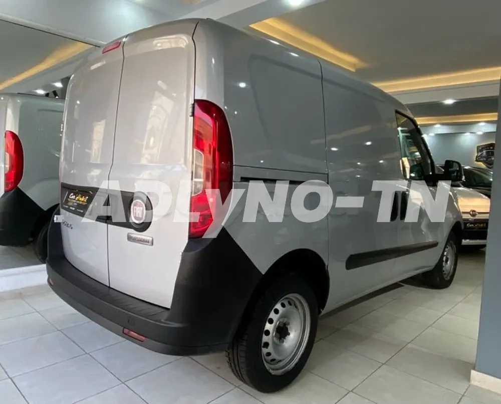 2021 FIAT DOBLO PREMIÈRE MAIN ?