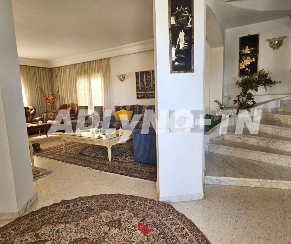 A Vendre Villa Sur Un Terrain De 622m² À Menzah 9