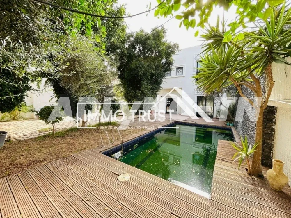 ?Villa S+3 avec jardin et piscine à La Soukra